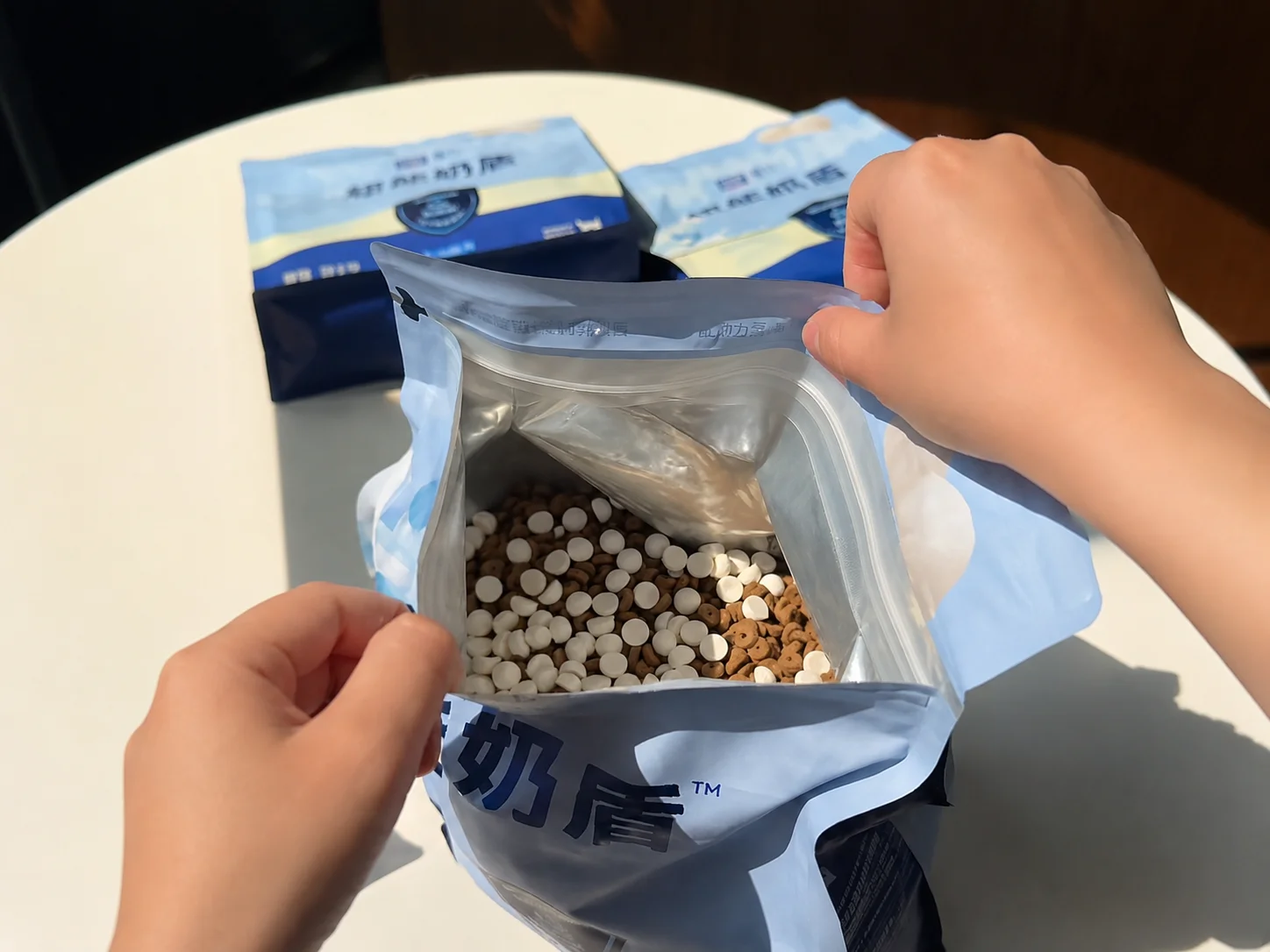 Pet Food Packaging - Convenient Opening & Resealing